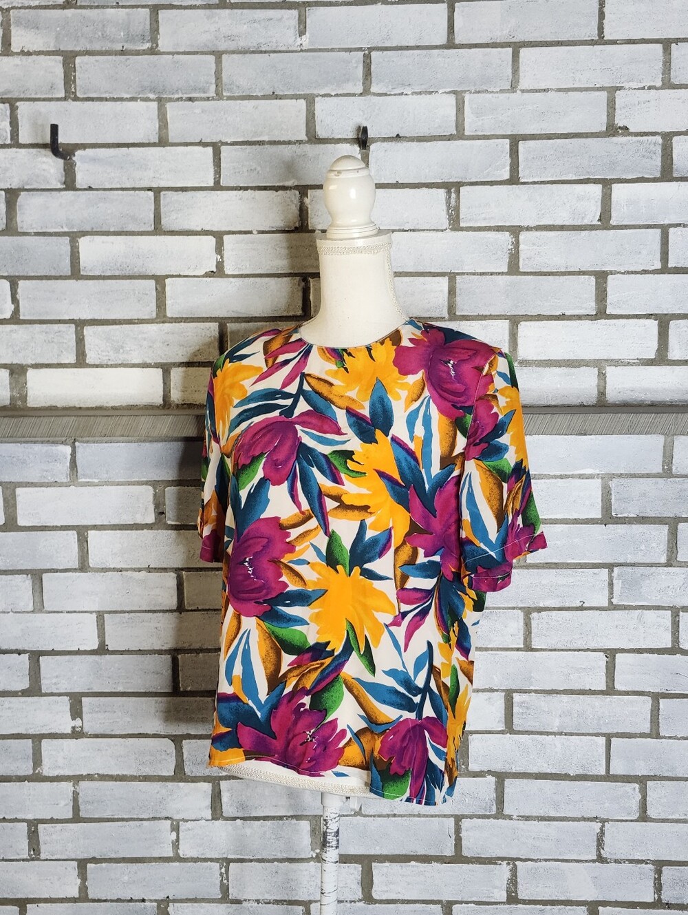 Christie & Jill Vintage Womens Short Sleeve Floral Silk Blouse Medium Multicolor